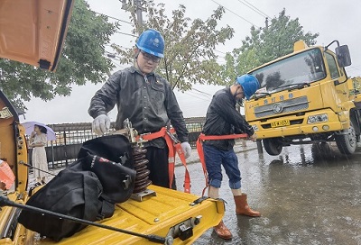 河南遭遇重大汛情</p><p>　　国家电网迅速组织力量防汛救灾保供电